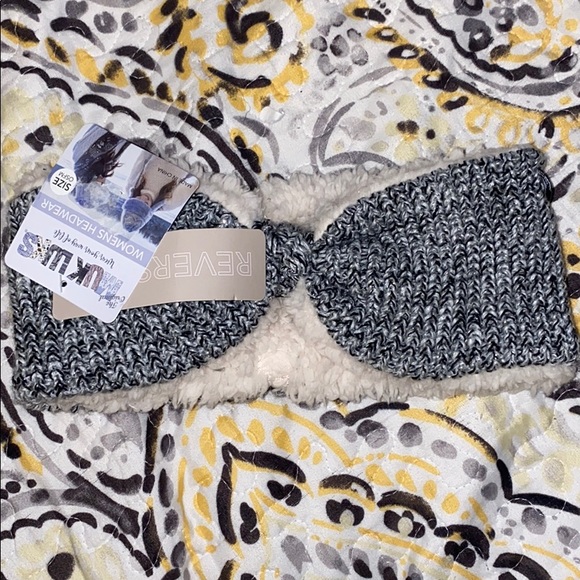 Reversible Mukluks headband - Picture 1 of 3